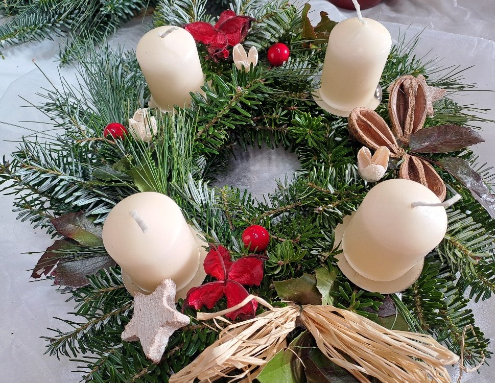 Věnec jedlový adventní 20 cm bílý