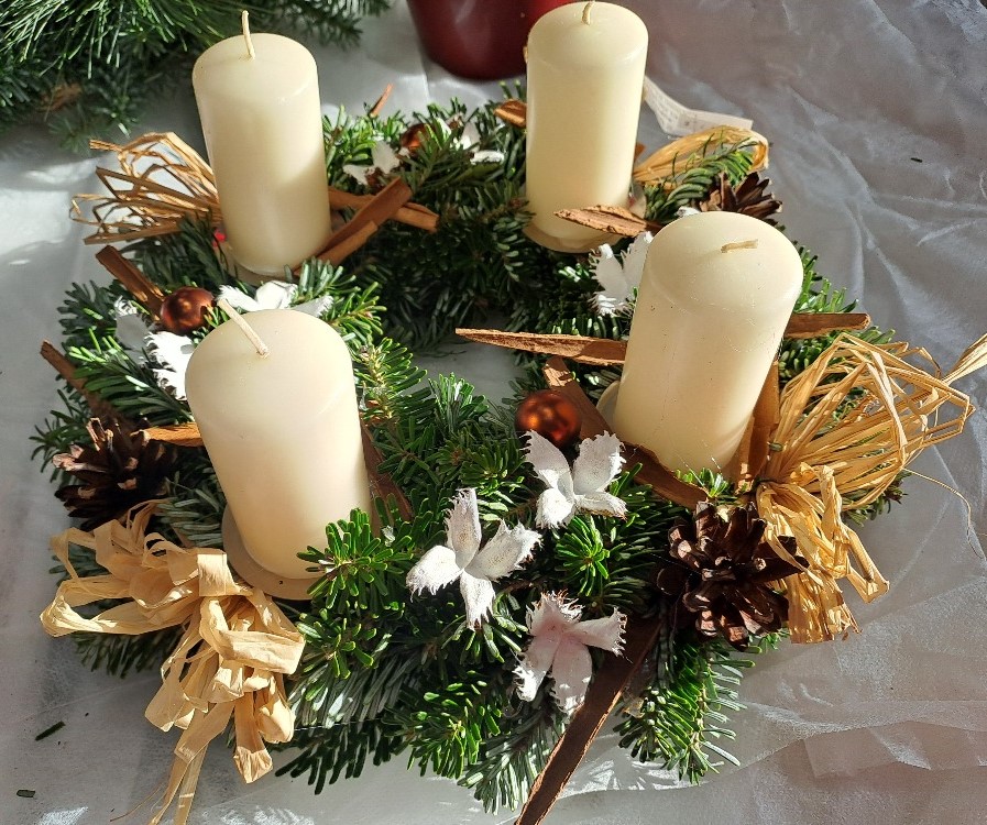 Věnec jedlový adventní 20 cm bílý 2