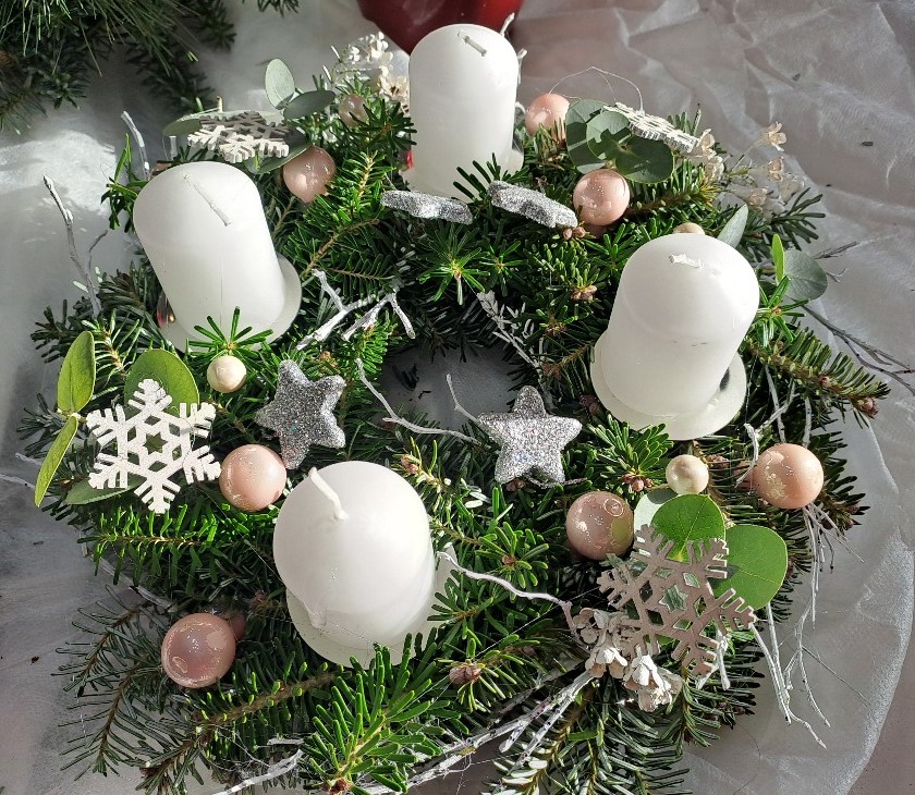 Věnec jedlový adventní 20 cm bílý 3