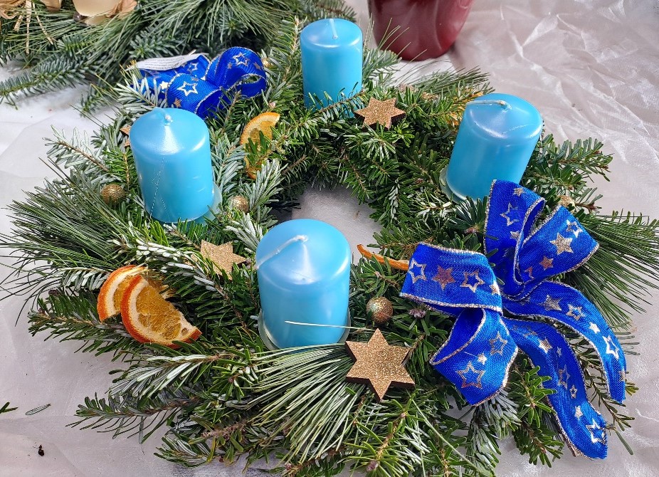 Věnec jedlový adventní 20 cm modrý