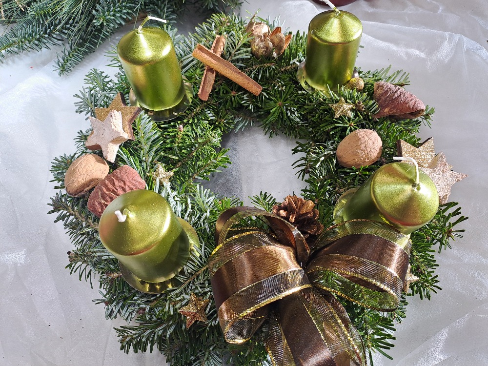 Věnec jedlový adventní 20 cm zelenohnědý