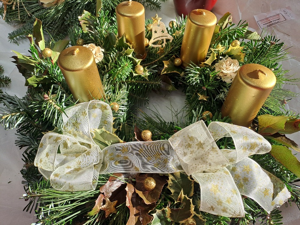Věnec jedlový adventní 25 cm zlatý