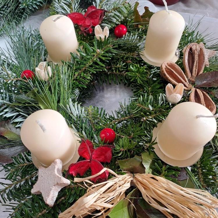 Věnec jedlový adventní 20 cm bílý