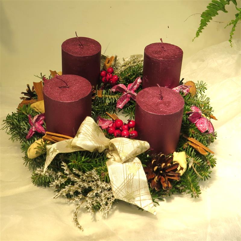 Věnec jedlový adventní 25 cm purpurový
